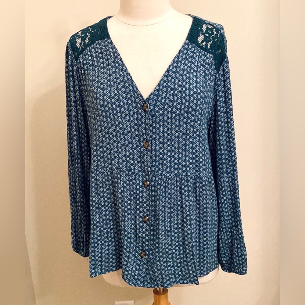 Maurices Green White Geometric SZ XL Bohemian Cottagecore Lace Chic Peasant Top